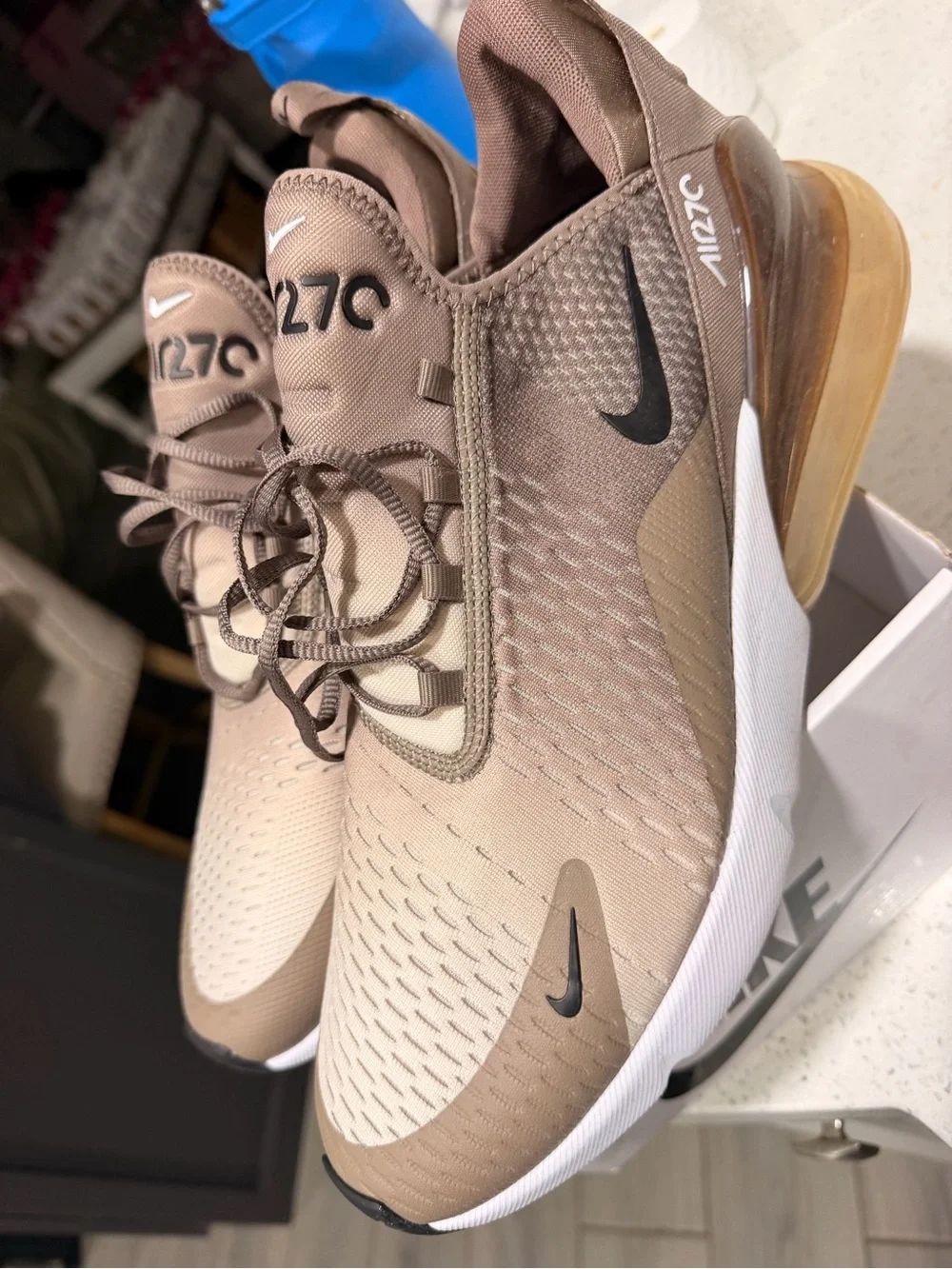 Nike Air Max 270 Men’s Athletic Shoes - Beige/Tan new in box